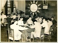 張創辦人參與蔣中正主持的國民黨黨務會議的圖片