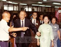 國防研究院張其昀主任與李副教育長曜林合影的圖片