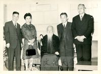 創辦人張其昀與黨國元老監察院長于右任合影的圖片
