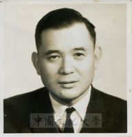 程光裕證件照。的圖片