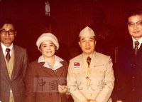 高雙英與李元簇部長合影(高雙英女士贈創辦人照片 )的圖片