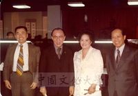 高雙英女士與宋時選等人合照的圖片