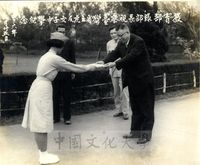 張教育部長視察臺灣省立虎尾女子中學的圖片