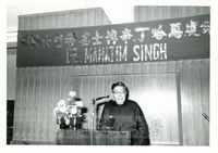 黎東方於馬哈丁辛名譽哲士典禮上致詞的圖片